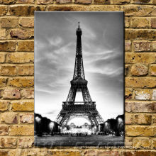 Вертикальная картина Эйфелевой стены Парижа